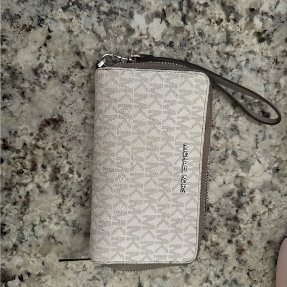 Michael Kors Wallet - Picture 1 of 3